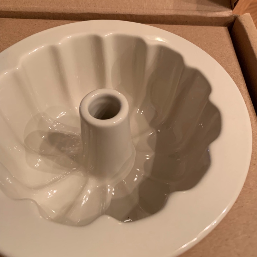 Longaberger Single Bundt pan, Ivory